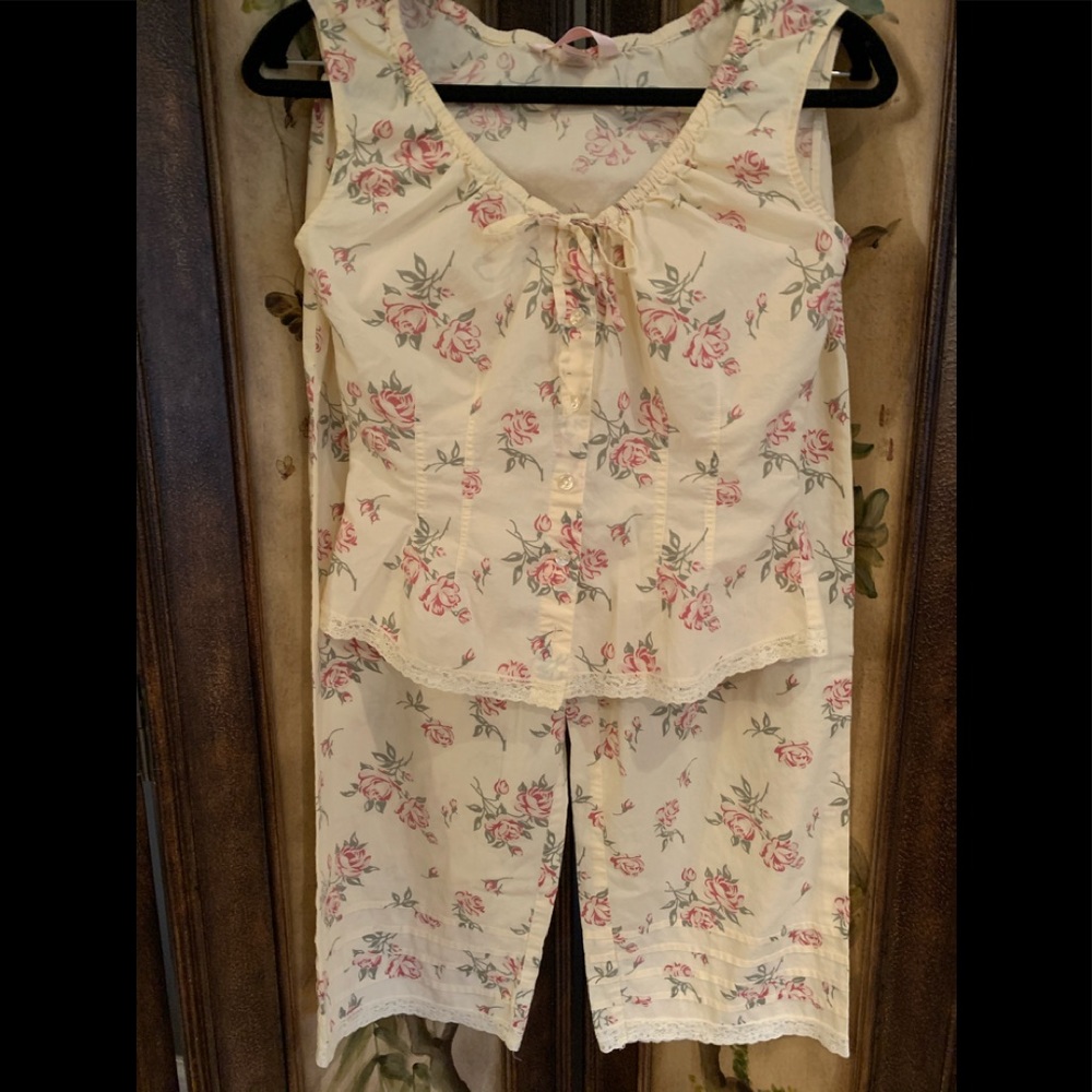 🌷 3/$20 Victoria’s Secret Pajama Set🌷